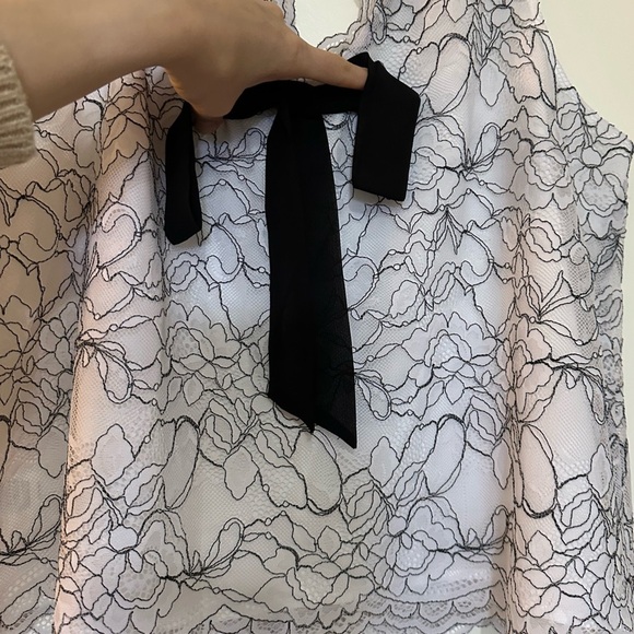 LOFT V-Neck Floral Lace Tank Women M White Black Bow Front Casual Office Work - Picture 3 of 7